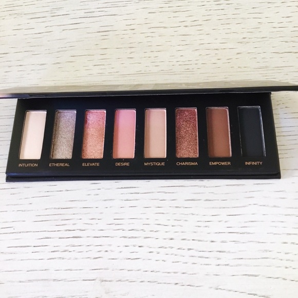 Karmela Defiance Eyeshadow Palette - Picture 2 of 3